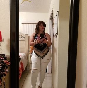 Meet your Posher, Leticia